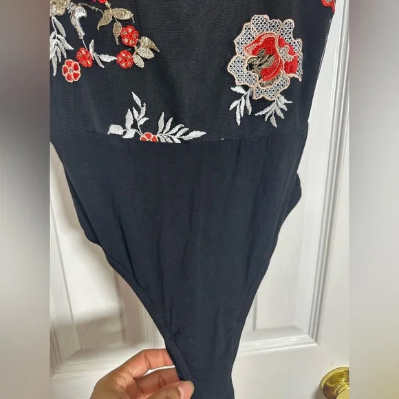 Black and Red Floral Bodysuit with Adjustable Straps Size S (embroidered flowers - Picture 3 of 8